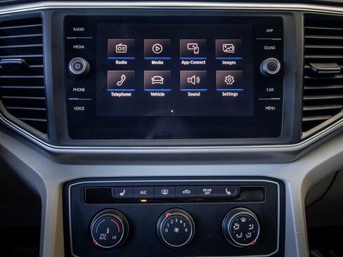 Used 2018 Volkswagen Atlas SE image 39