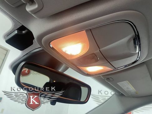 Used 2022 Jeep Cherokee Trailhawk image 18