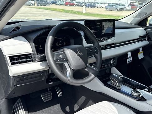 New 2025 Mitsubishi Outlander SEL image 11