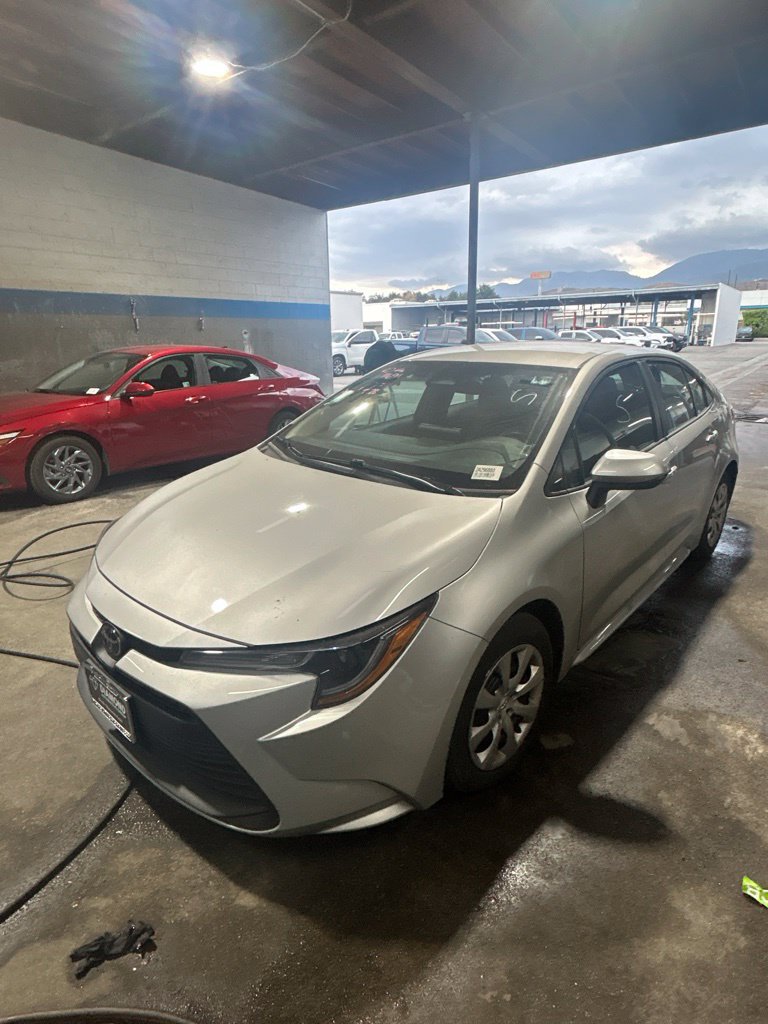 Used 2025 Toyota Corolla LE FWD image 2