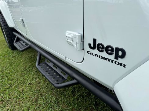 Used 2021 Jeep Gladiator Sport AWD/4WD image 13