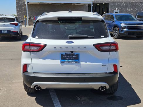 Used 2023 Ford Escape SE FWD image 4