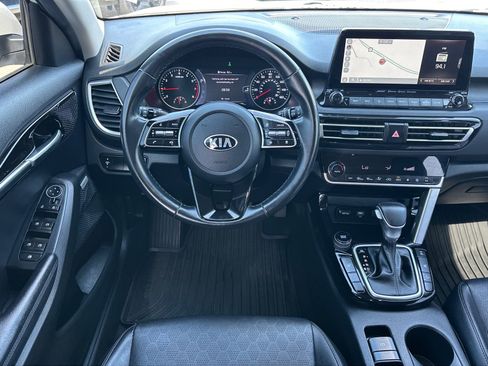Used 2021 Kia Seltos SX w/ SX Sunroof Package AWD/4WD image 9