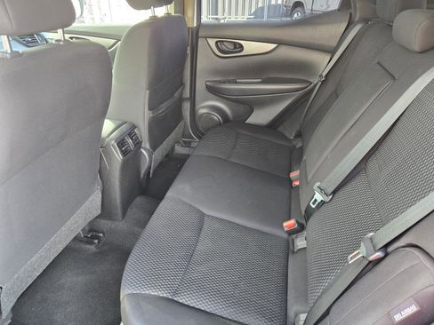 Used 2022 Nissan Rogue Sport S image 25