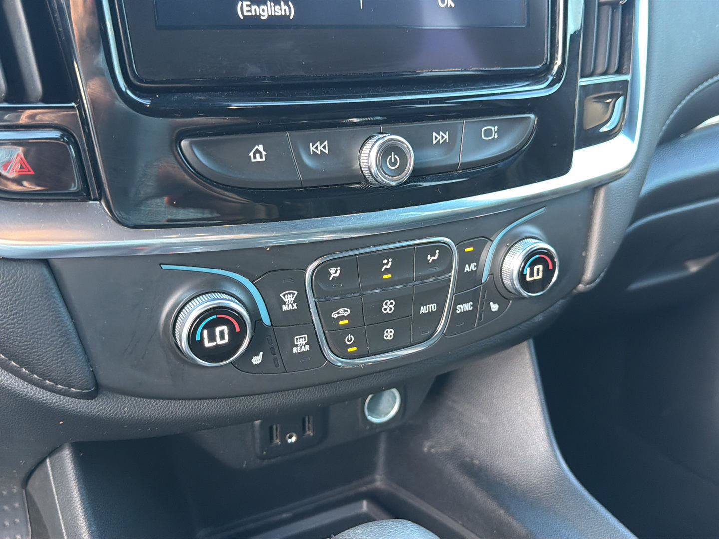 Used 2023 Chevrolet Traverse LT FWD image 24