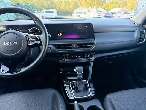 Used 2024 Kia Seltos EX image 18