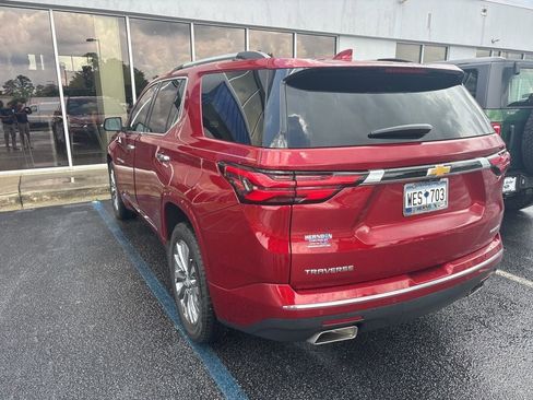 Used 2023 Chevrolet Traverse Premier FWD image 2