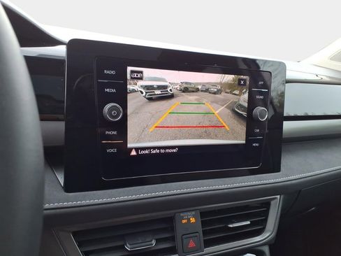 Certified 2025 Volkswagen Taos SE image 26