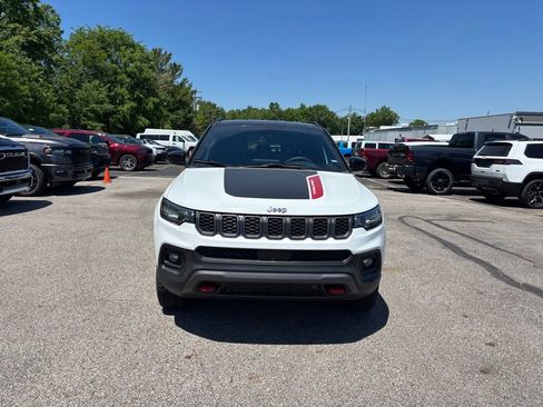 Used 2026 Jeep Compass Trailhawk AWD/4WD image 12