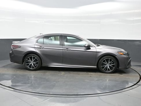 Used 2023 Toyota Camry SE image 7
