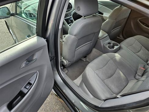 Used 2017 Chevrolet Volt LT w/ Comfort Package image 9