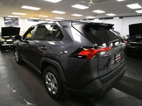 Used 2022 Toyota RAV4 LE AWD/4WD image 5