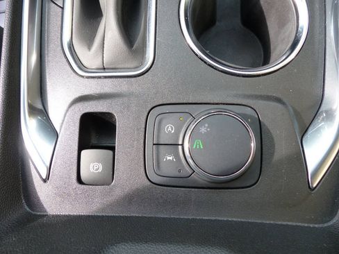 Used 2023 Chevrolet Traverse LT FWD image 33