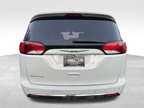 Used 2017 Chrysler Pacifica Touring-L Plus image 5