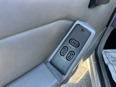 Used 1993 Ford Mustang LX image 11