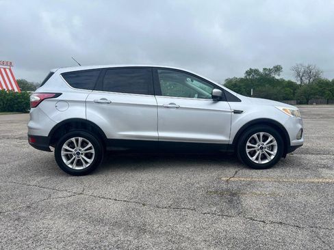 Used 2017 Ford Escape SE image 5