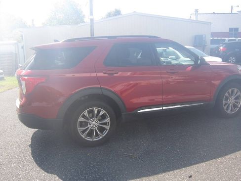 Used 2021 Ford Explorer XLT w/ Equipment Group 202A AWD/4WD image 3