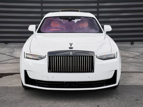 Used 2025 Rolls-Royce Ghost Black Badge image 11