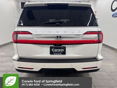 Used 2019 Lincoln Navigator Reserve image 4