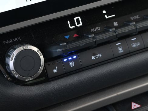 Used 2024 Toyota Tundra Limited image 32