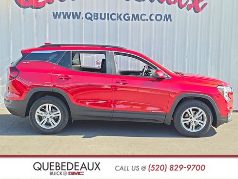 Used 2024 GMC Terrain SLE w/ Driver Convenience Package FWD image 8