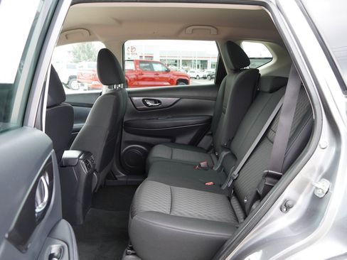 Used 2020 Nissan Rogue SV image 25