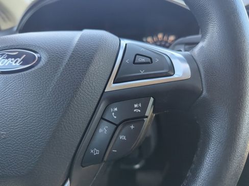 Used 2017 Ford Fusion SE image 17