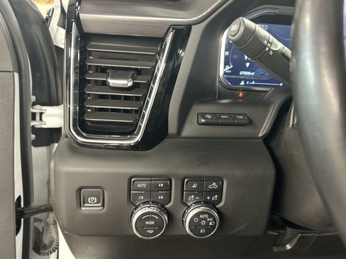 Certified 2025 GMC Sierra 3500 Denali Ultimate AWD/4WD image 19
