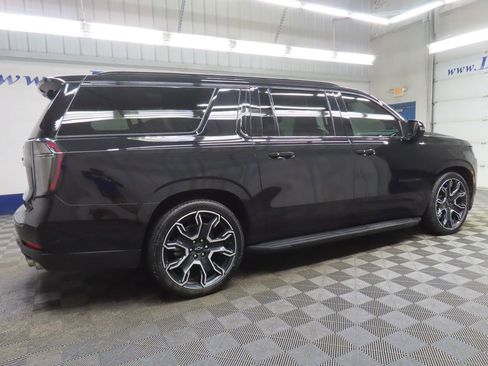 Used 2025 Chevrolet Suburban RST w/ RST Capability Package AWD/4WD image 9