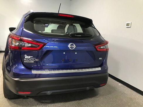 Used 2020 Nissan Rogue Sport SL w/ Premium Package FWD image 4