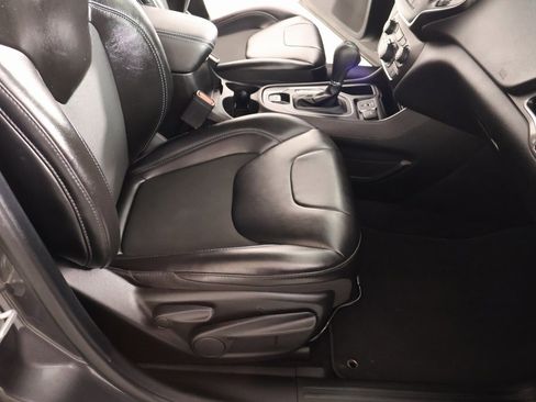 Used 2021 Jeep Cherokee Latitude Plus image 13