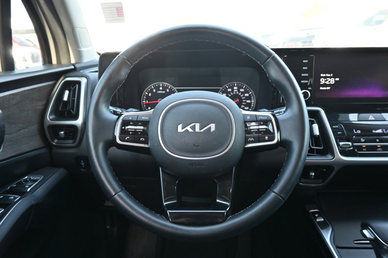 Used 2023 Kia Sorento EX w/ Panoramic Sunroof Package FWD image 10