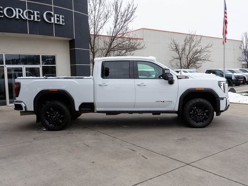 Used 2024 GMC Sierra 2500 AT4 w/ AT4 Premium Plus Package image 8
