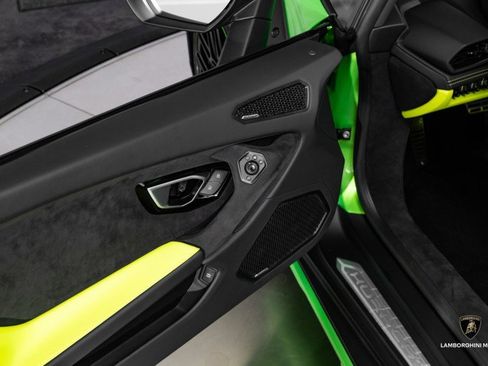 Used 2024 Lamborghini Huracan Sterrato image 29