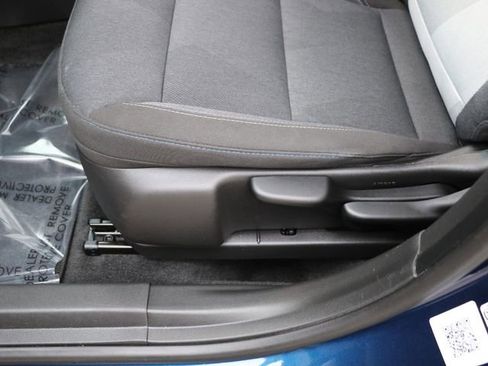 Used 2024 Chevrolet Trax LS w/ LS Convenience Package FWD image 19