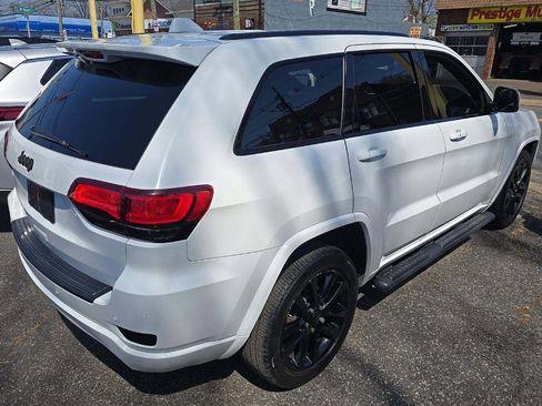 Used 2019 Jeep Grand Cherokee Altitude AWD/4WD image 5