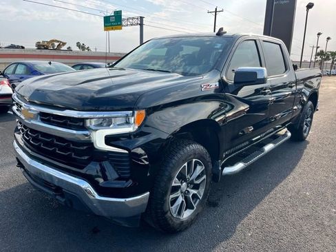 Used 2022 Chevrolet Silverado 1500 LT AWD/4WD image 5