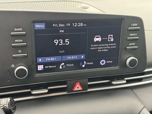 Used 2024 Hyundai Elantra SE image 23