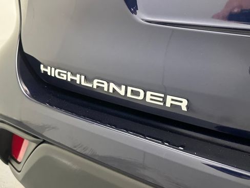 Used 2024 Toyota Highlander XLE AWD/4WD image 20