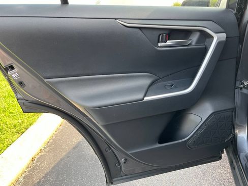 Used 2019 Toyota RAV4 XLE w/ Convenience Package FWD image 28