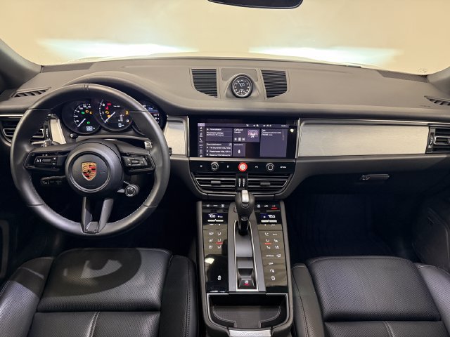 Certified 2026 Porsche Macan AWD/4WD image 14