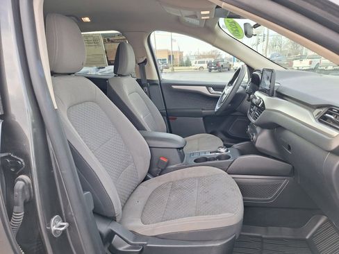 Used 2020 Ford Escape SE image 16