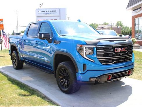 Used 2024 GMC Sierra 1500 AT4 w/ Technology Package AWD/4WD image 3