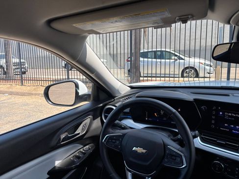 Used 2025 Chevrolet Trax LT w/ LT Convenience Package FWD image 33
