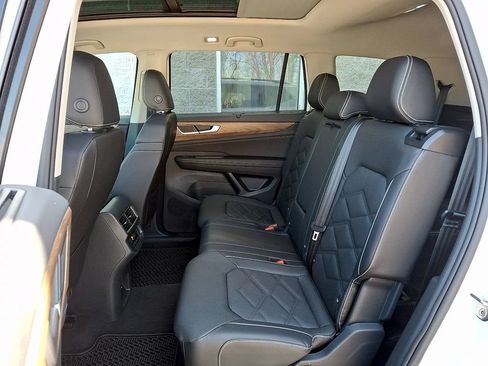 Certified 2025 Volkswagen Atlas SE w/ Panoramic Sunroof Package AWD/4WD image 11