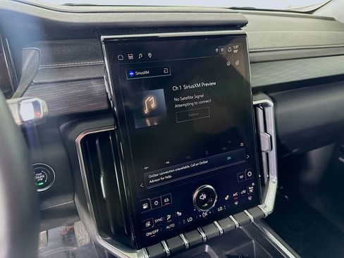 Used 2025 GMC Acadia Elevation image 30