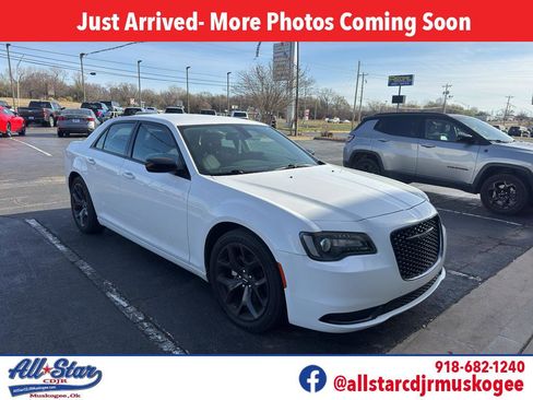 Used 2022 Chrysler 300 Touring w/ Sport Appearance Package image 1