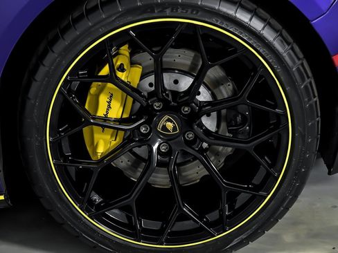 Used 2021 Lamborghini Huracan EVO RWD image 19
