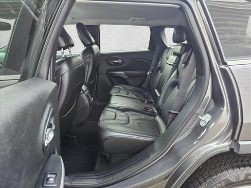 Used 2019 Jeep Cherokee Limited image 15