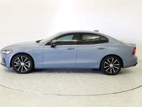 Used 2023 Volvo S60 T8 Plus image 4